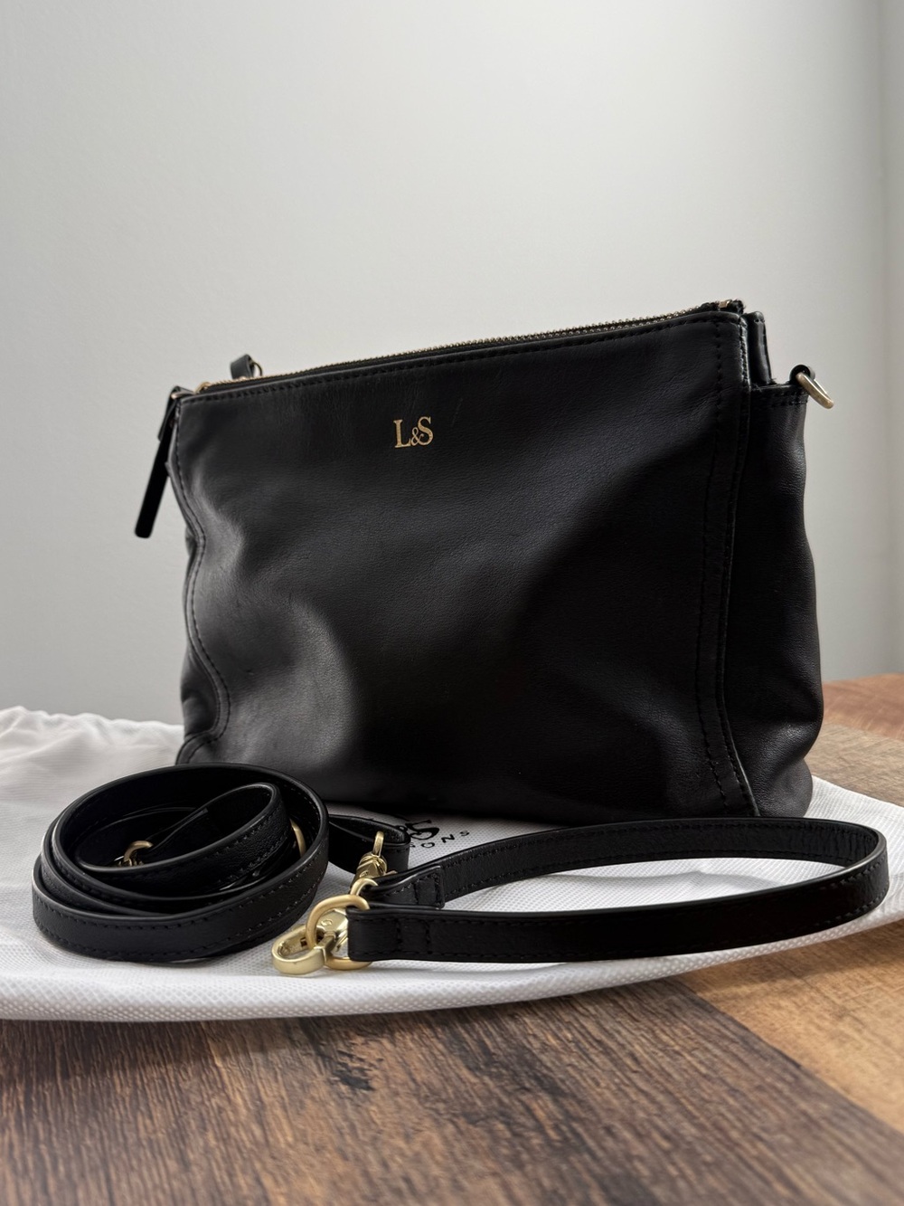 Lo&Sons Pearl Black Leather Crossbody Bag